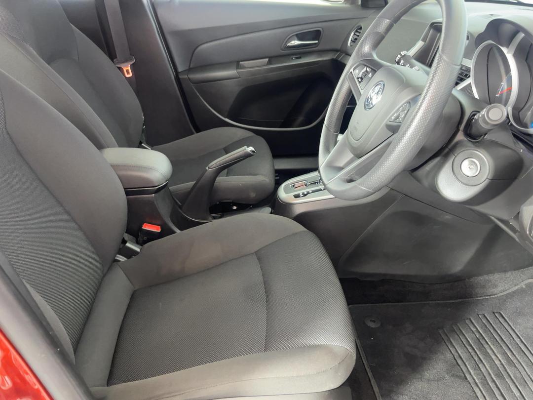 Photo '16' of Holden Cruze
