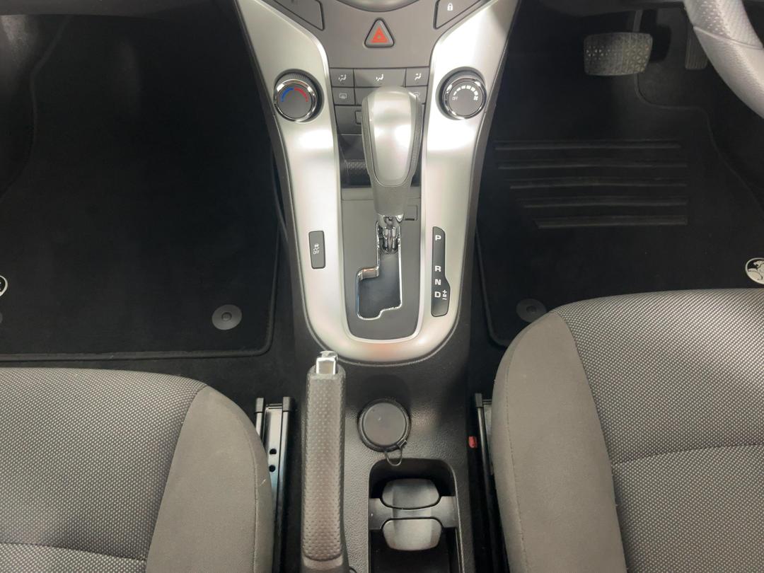 Photo '18' of Holden Cruze