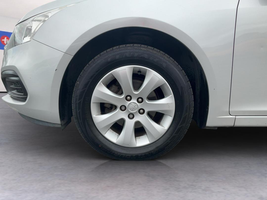 Photo '10' of Holden Cruze