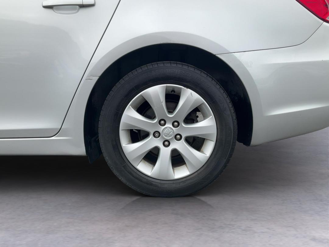Photo '11' of Holden Cruze
