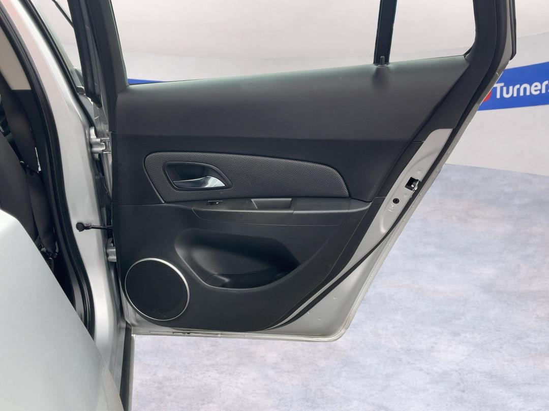 Photo '19' of Holden Cruze