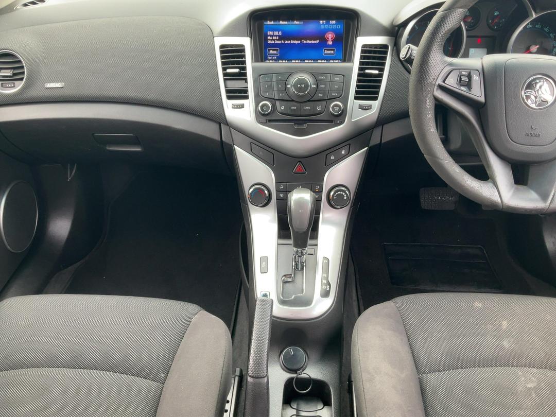 Photo '18' of Holden Cruze