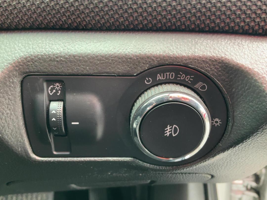 Photo '26' of Holden Cruze