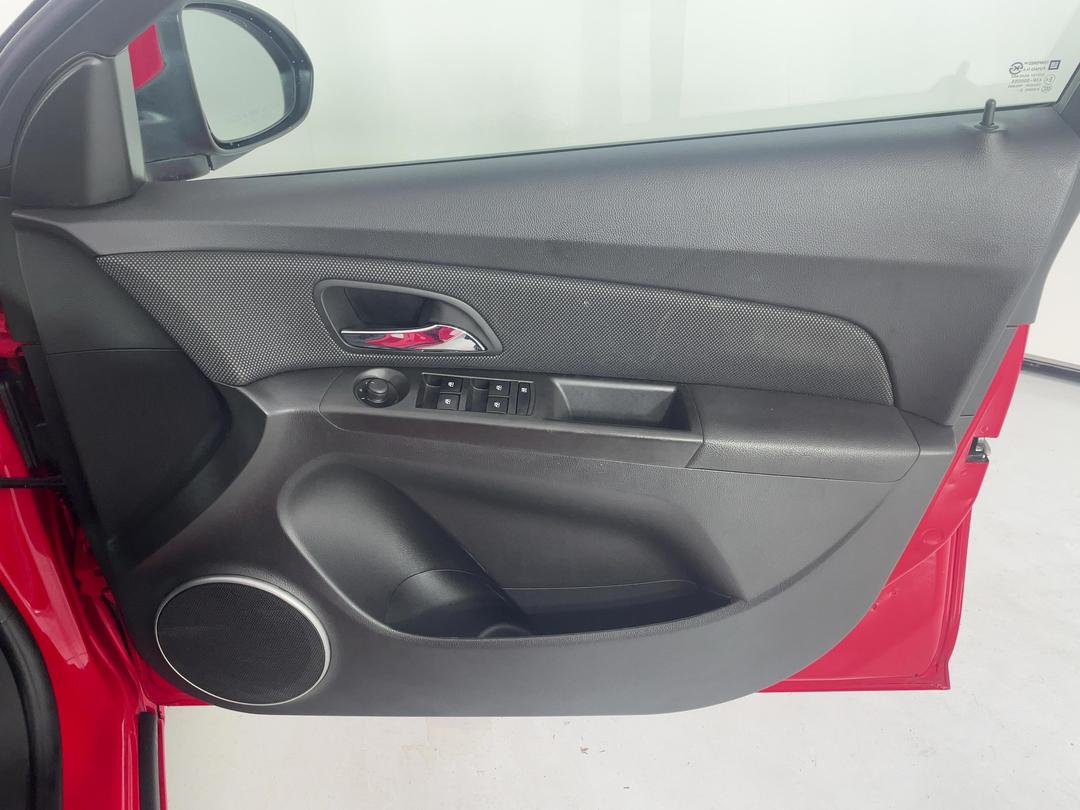Photo '15' of Holden Cruze