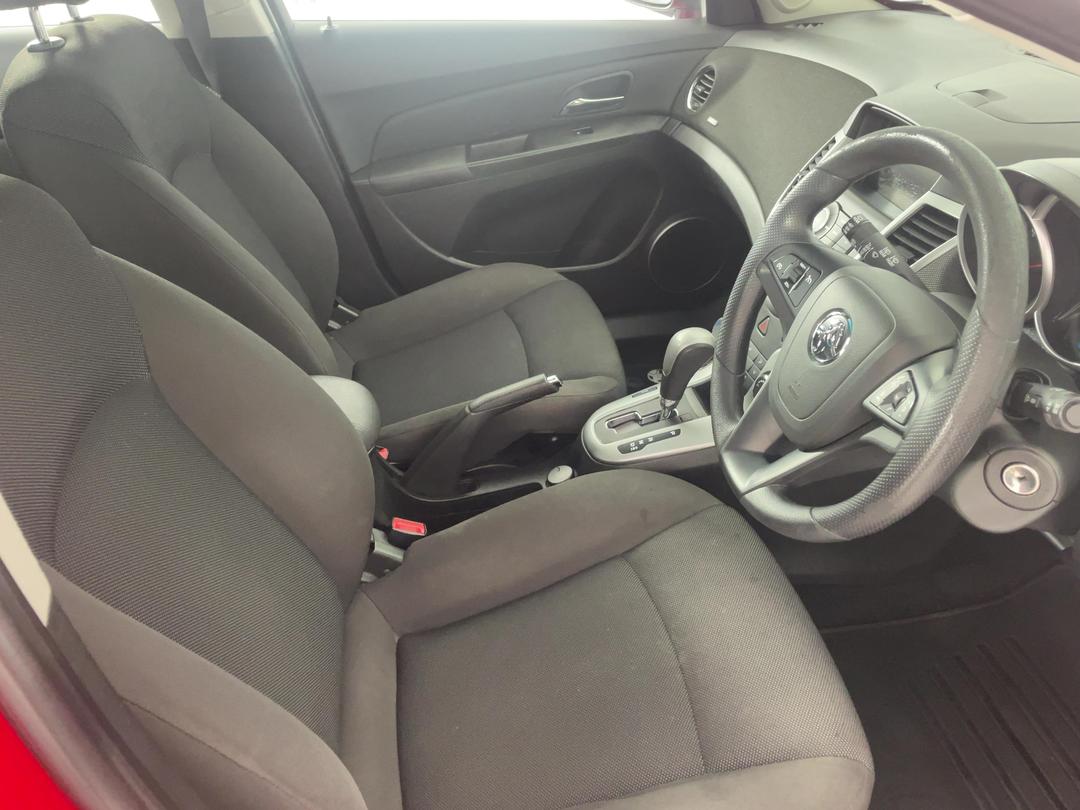 Photo '16' of Holden Cruze