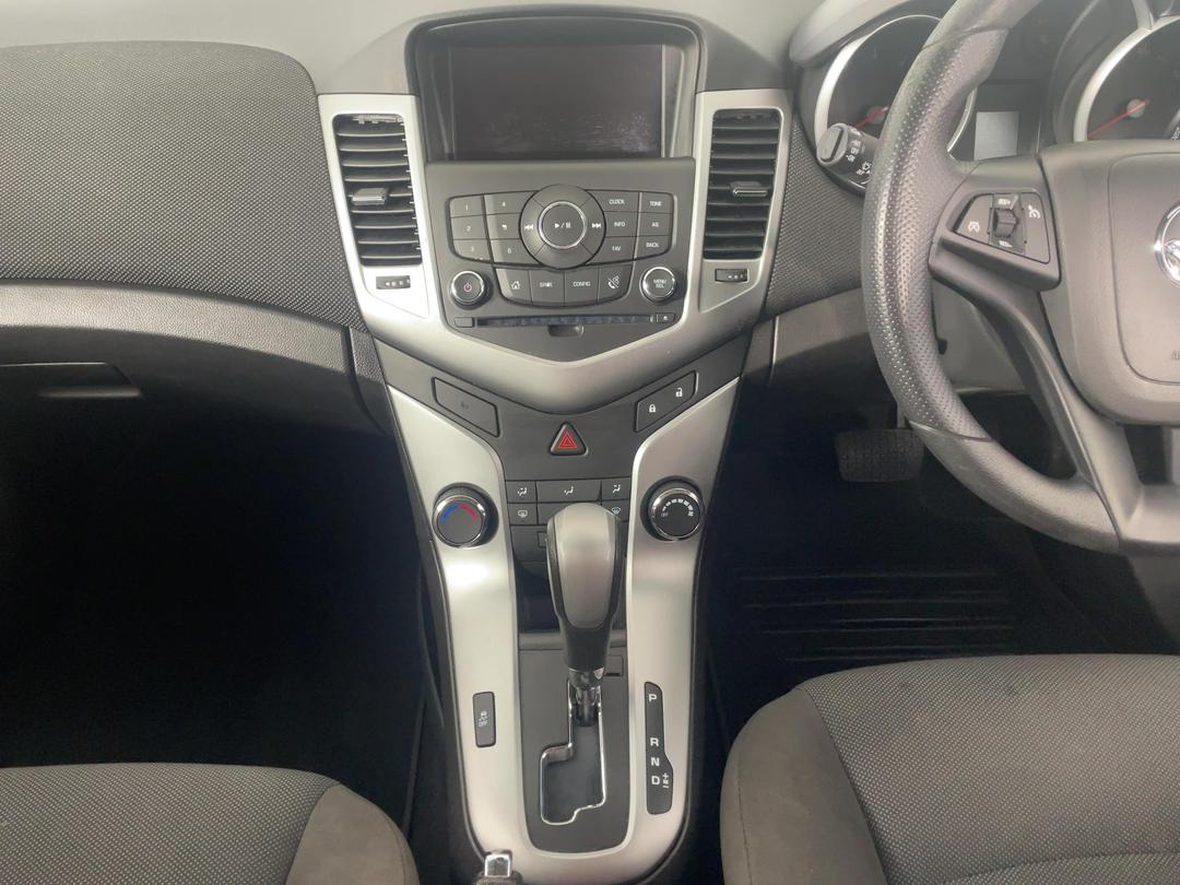 Photo '18' of Holden Cruze
