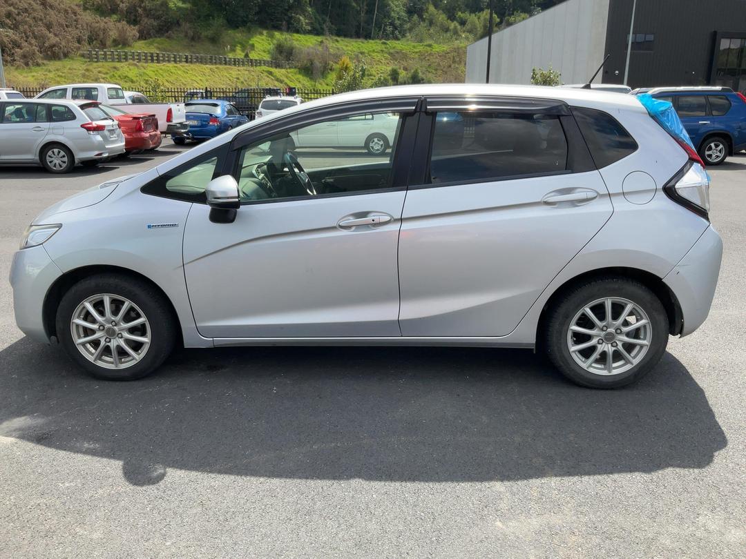 Photo '4' of Honda FIT Hybrid