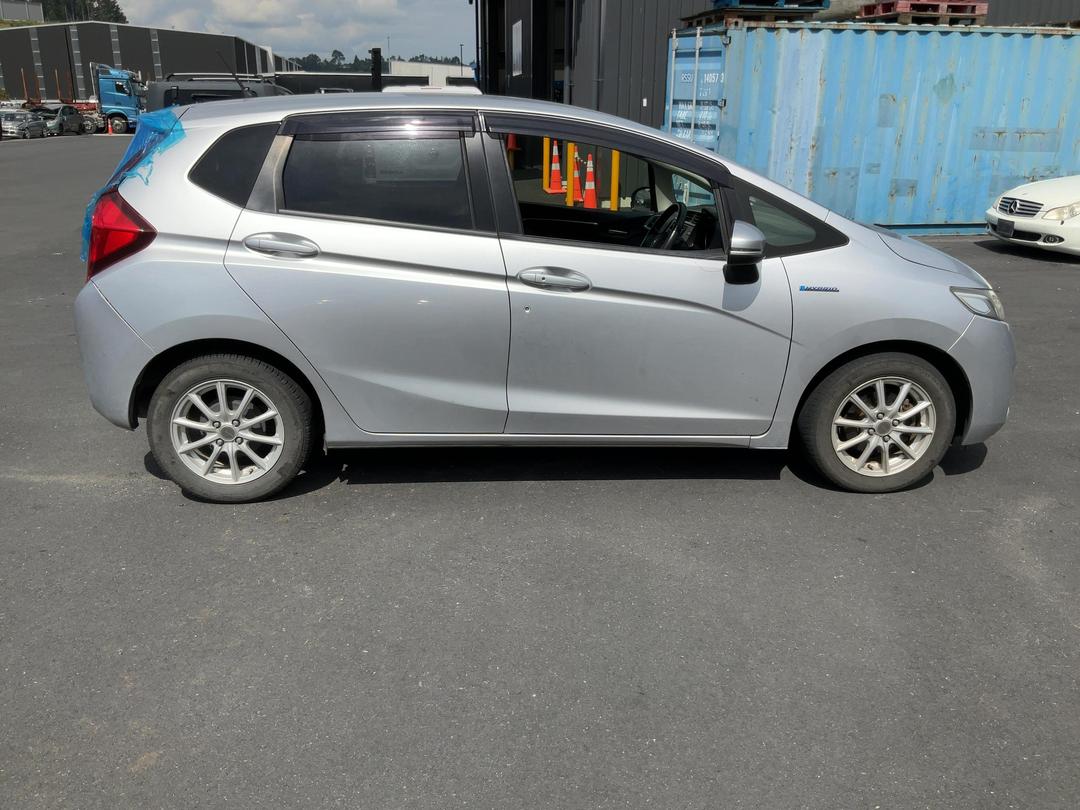 Photo '8' of Honda FIT Hybrid