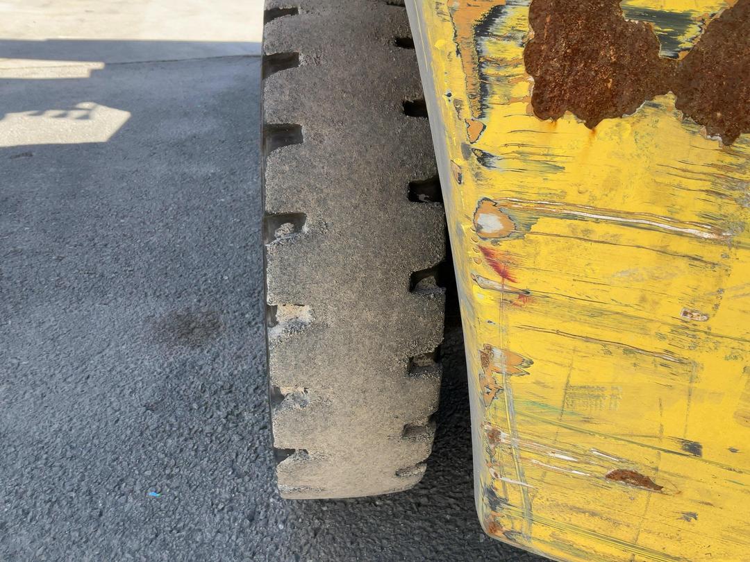 Photo '32' of Hyster H2.5XT Forklift