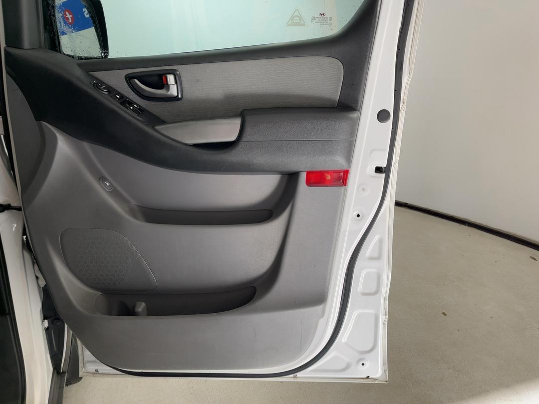 Photo '15' of Hyundai Imax