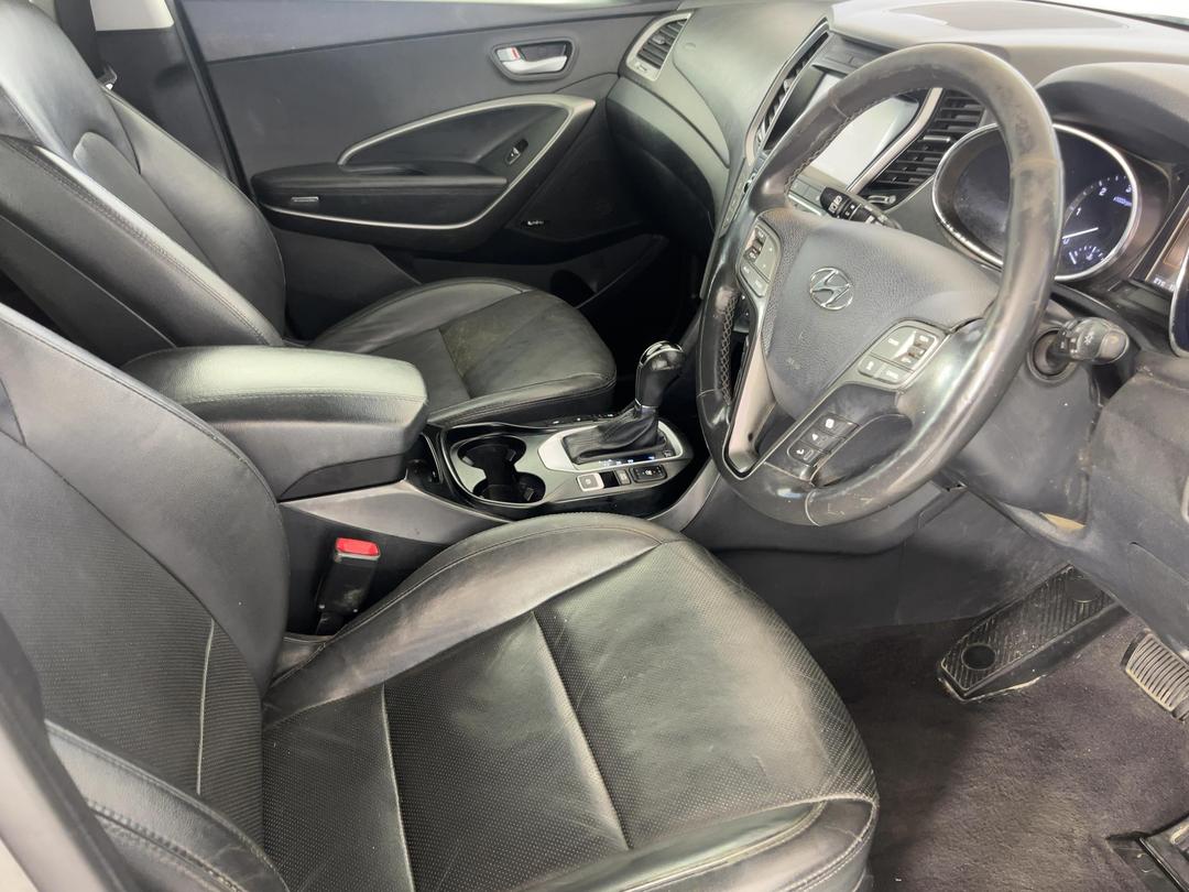 Photo '16' of Hyundai Santa FE