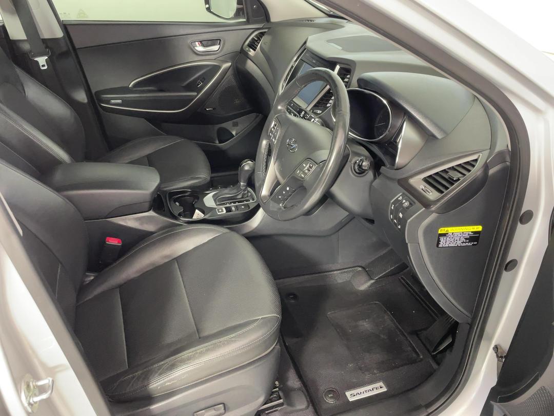 Photo '16' of Hyundai Santa FE