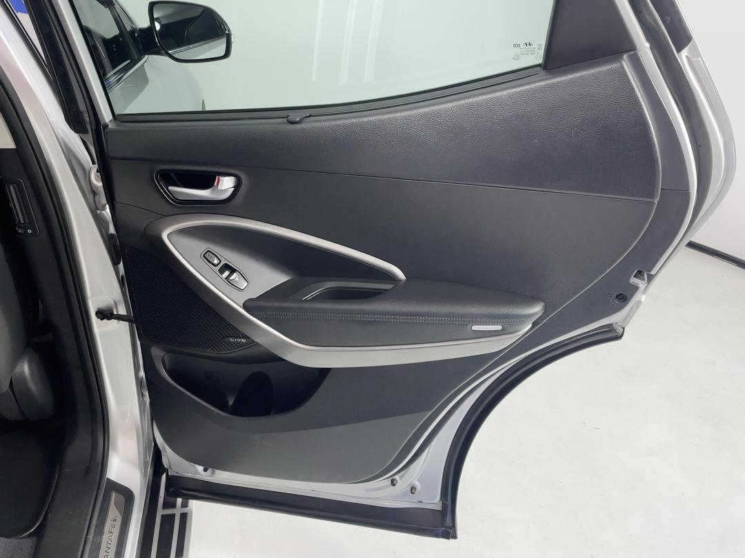 Photo '19' of Hyundai Santa FE
