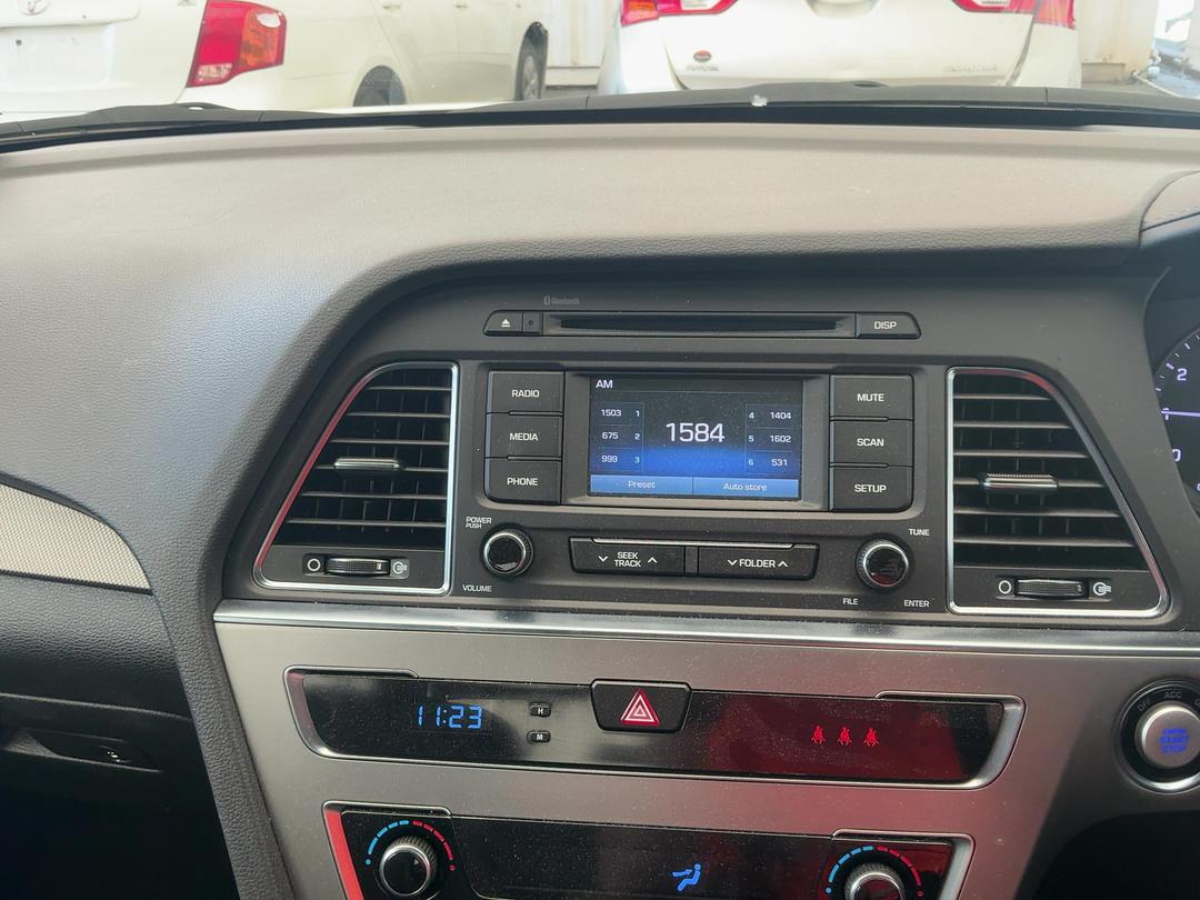 Photo '16' of Hyundai Sonata Photo '16' of Hyundai Sonata