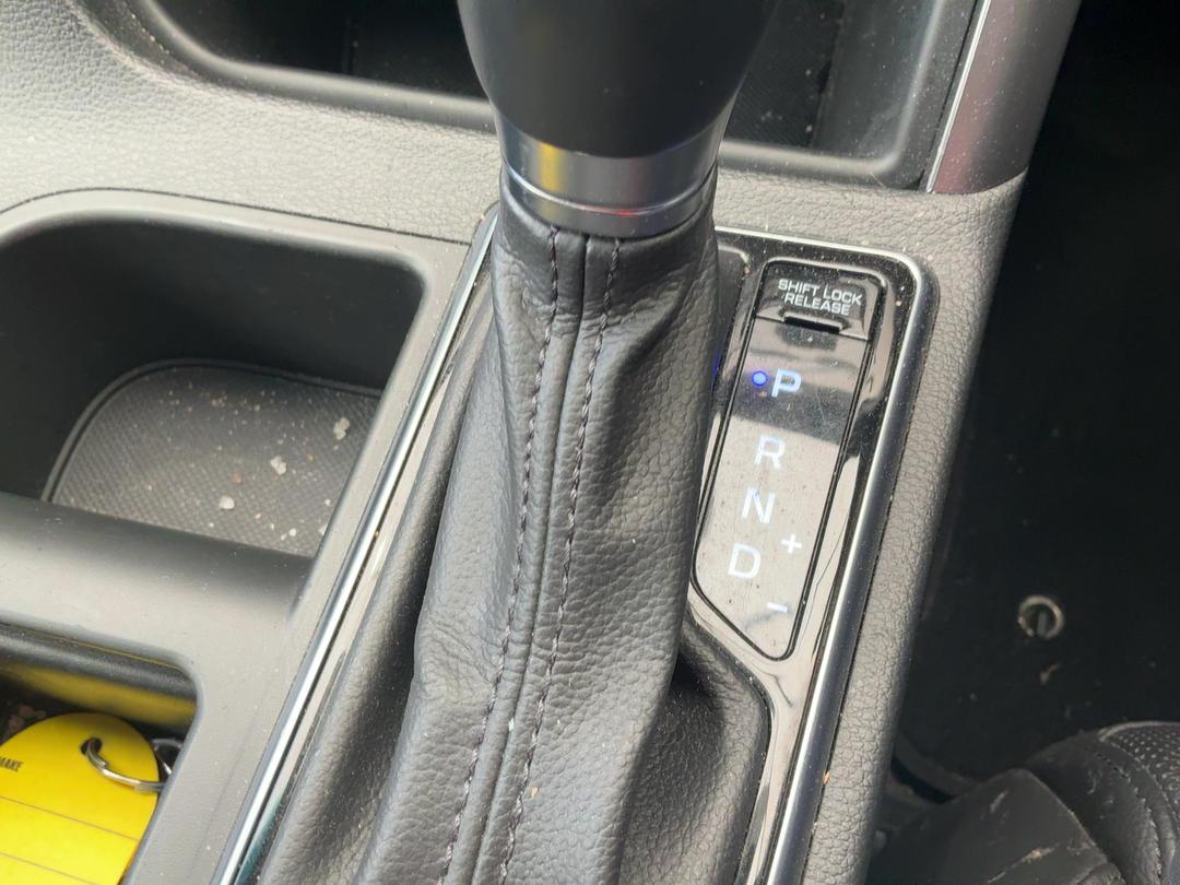 Photo '18' of Hyundai Sonata Photo '18' of Hyundai Sonata