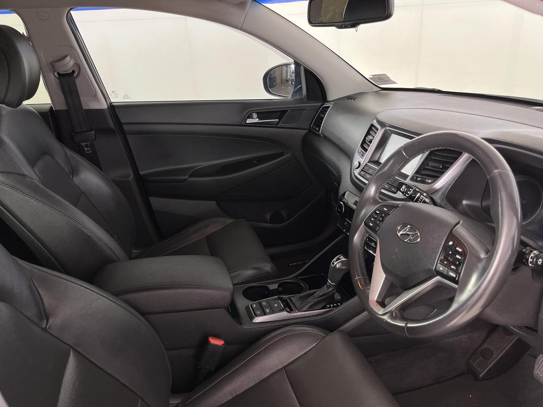 Photo '16' of Hyundai Tucson