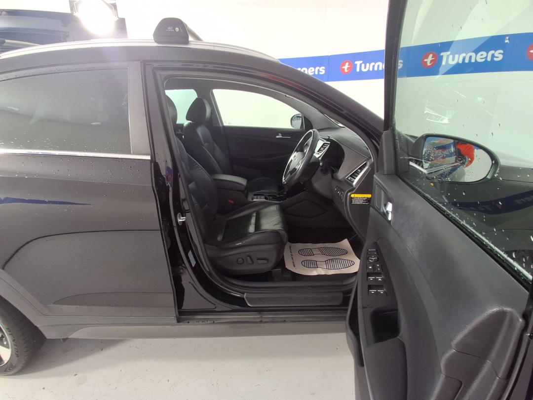 Photo '16' of Hyundai Tucson