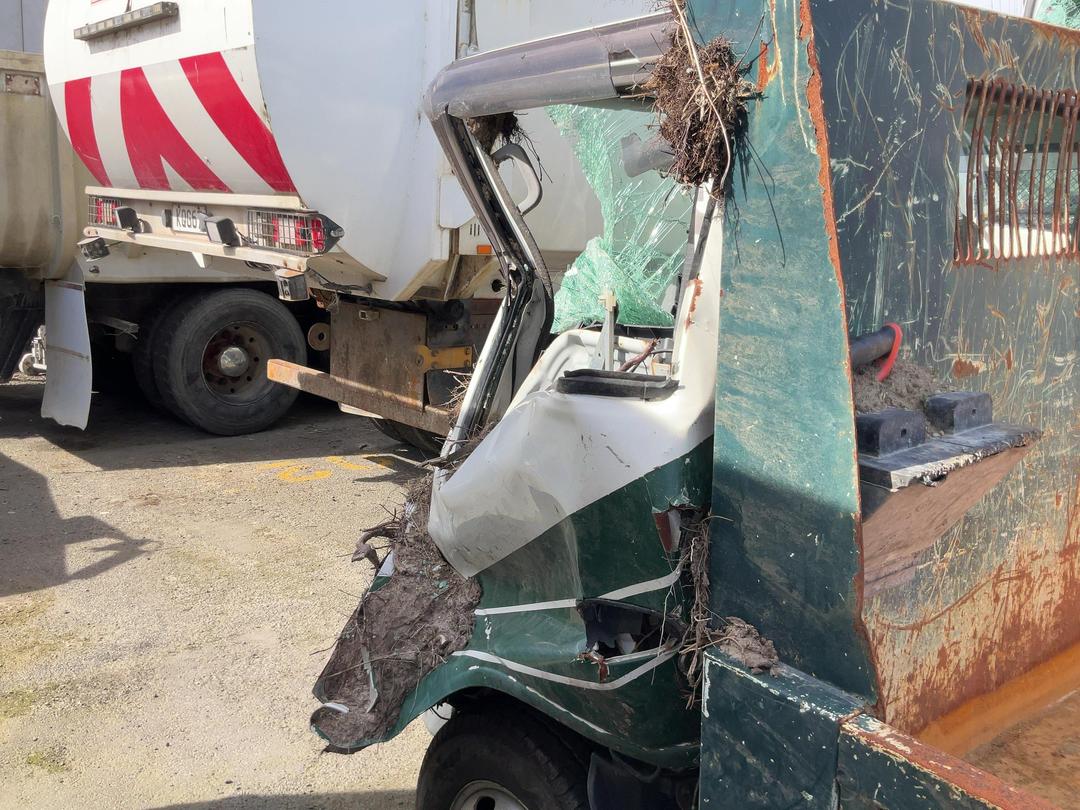 Photo '8' of Isuzu ELF Tipper