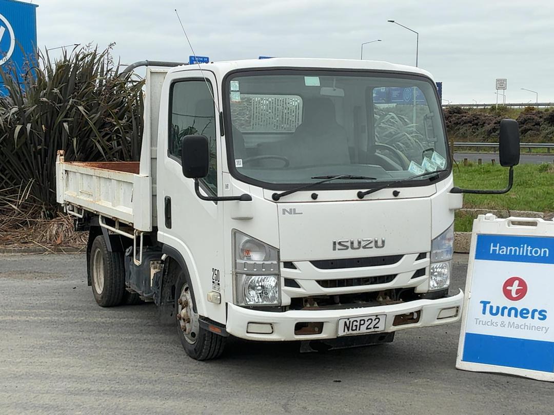 Photo '1' of Isuzu N Series NLR250 Tipper Tipper