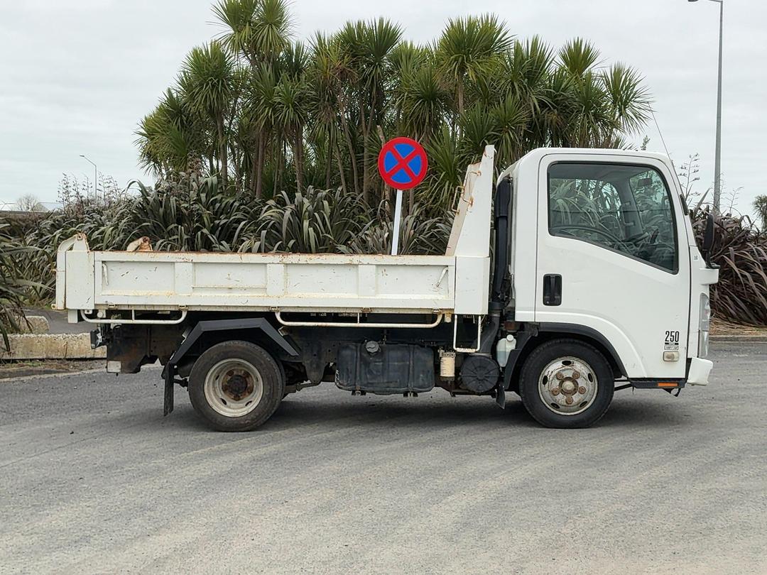 Photo '4' of Isuzu N Series NLR250 Tipper Tipper
