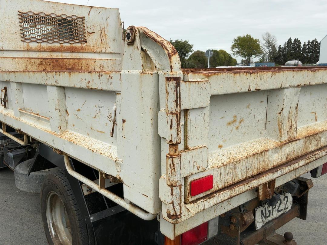 Photo '32' of Isuzu N Series NLR250 Tipper Tipper