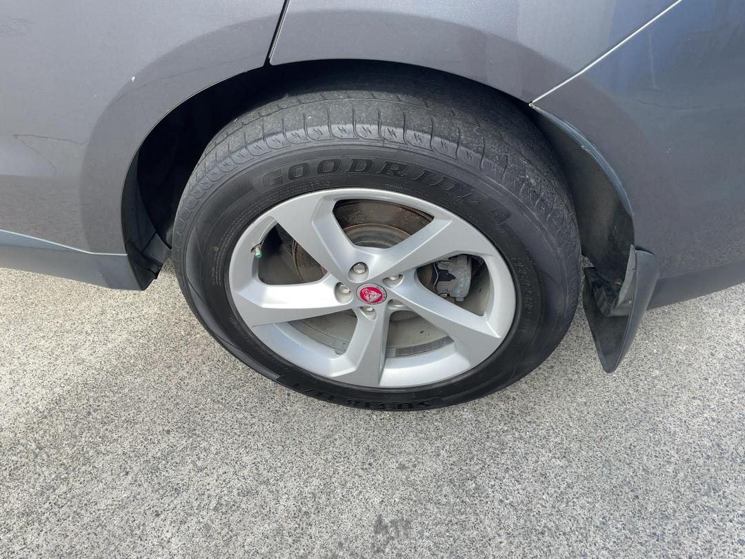 Photo '9' of Jaguar F-Pace 20D Prestige Photo '9' of Jaguar F-Pace 20D Prestige