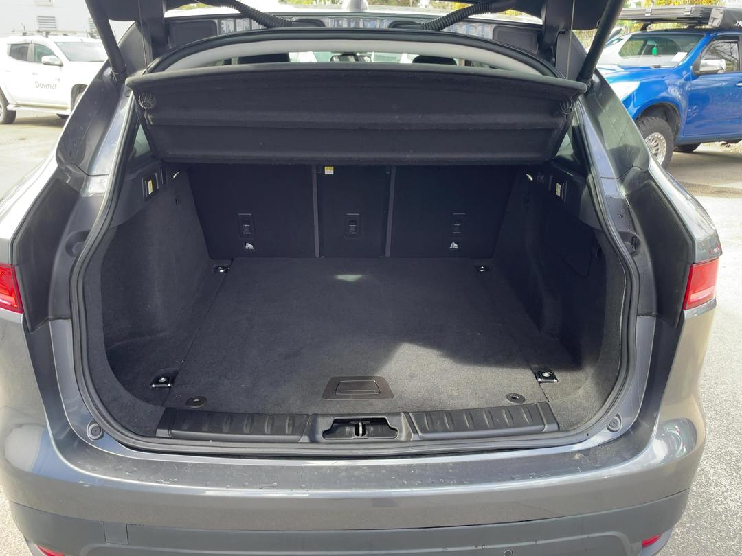 Photo '12' of Jaguar F-Pace 20D Prestige Photo '12' of Jaguar F-Pace 20D Prestige
