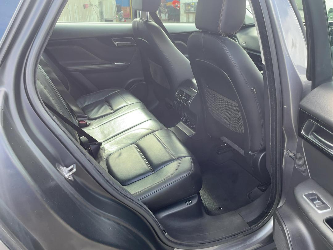 Photo '18' of Jaguar F-Pace 20D Prestige Photo '18' of Jaguar F-Pace 20D Prestige