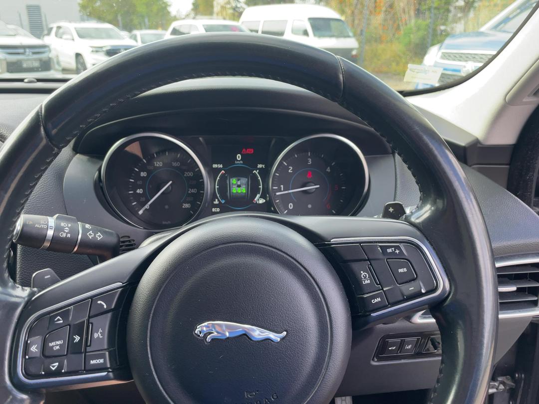 Photo '15' of Jaguar F-Pace 20D Prestige Photo '15' of Jaguar F-Pace 20D Prestige