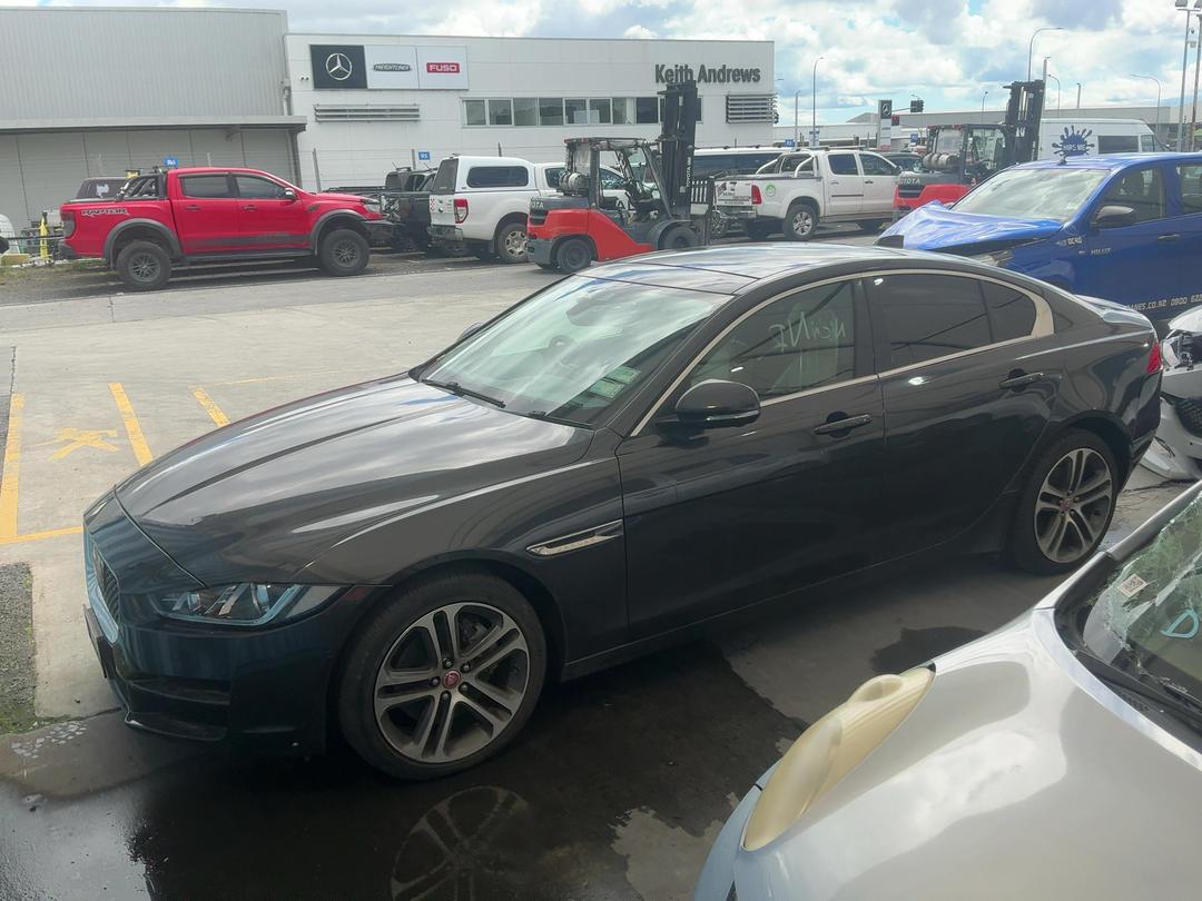 Photo '3' of Jaguar XE Photo '3' of Jaguar XE