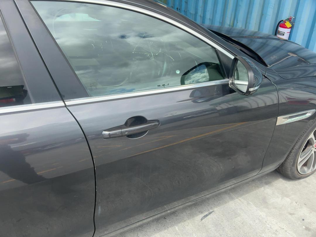 Photo '8' of Jaguar XE Photo '8' of Jaguar XE