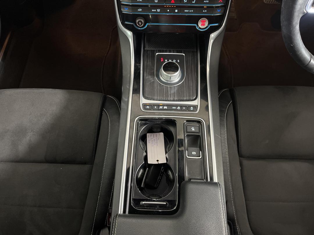 Photo '23' of Jaguar XF