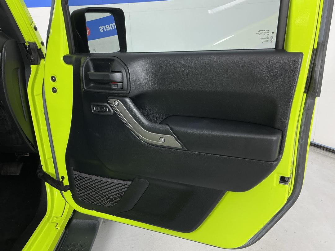 Photo '15' of Jeep Wrangler