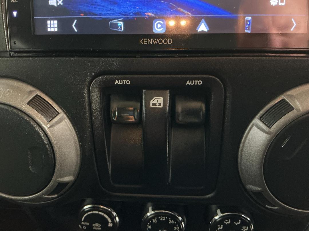 Photo '24' of Jeep Wrangler