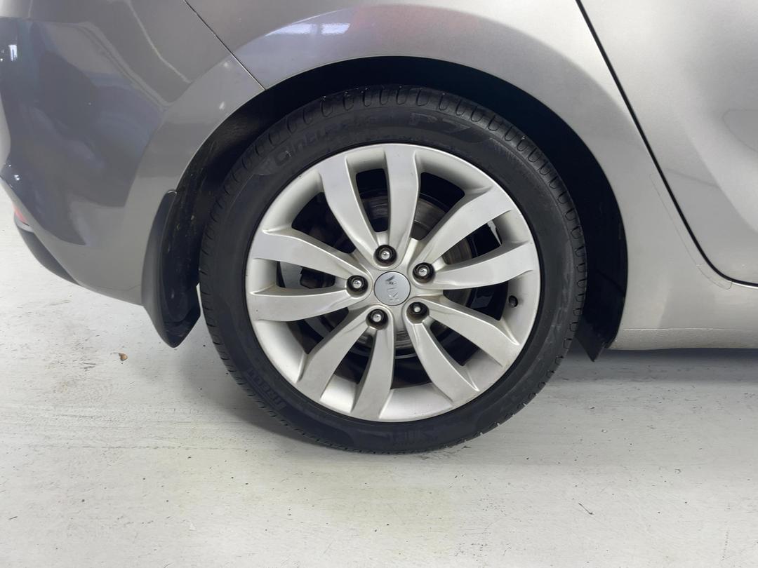 Photo '12' of KIA Carens