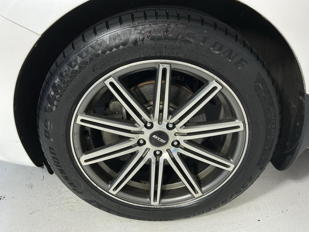 Photo '10' of KIA Carnival