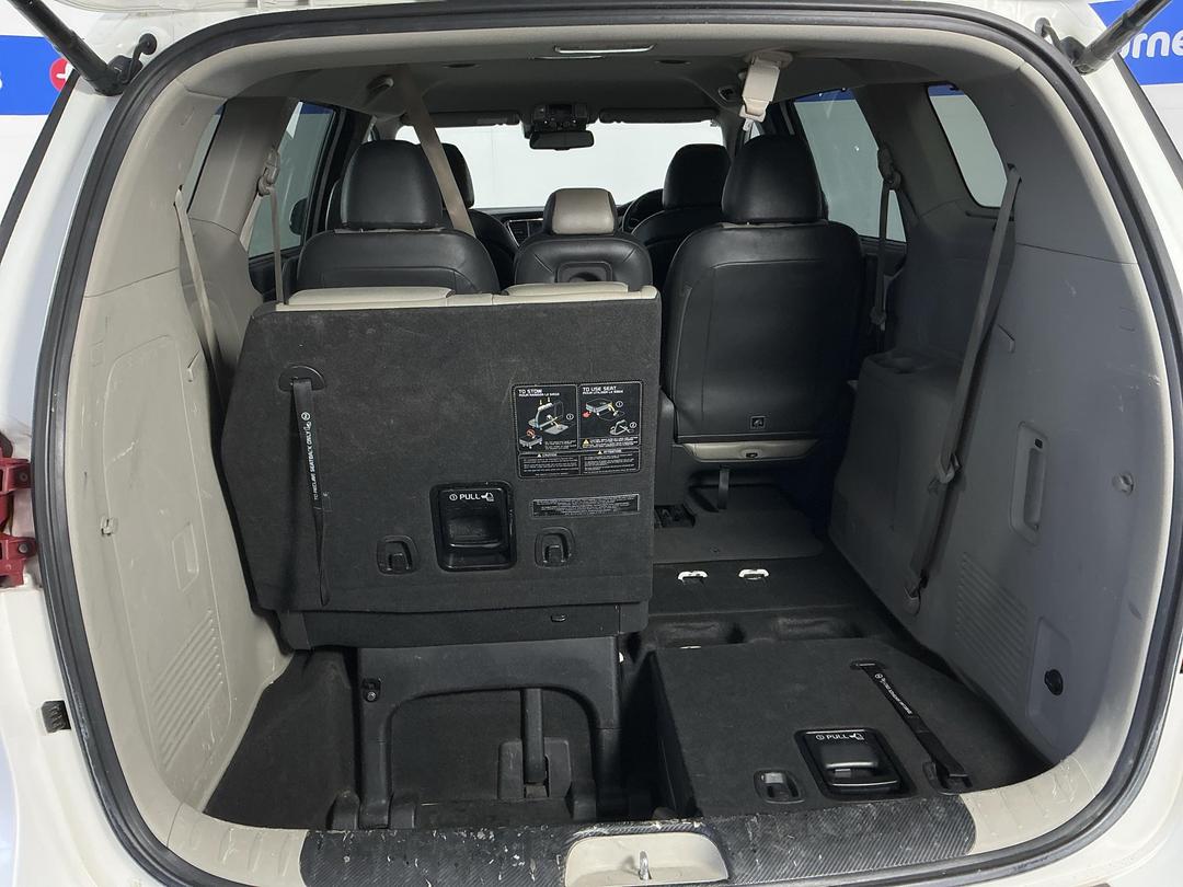 Photo '14' of KIA Carnival