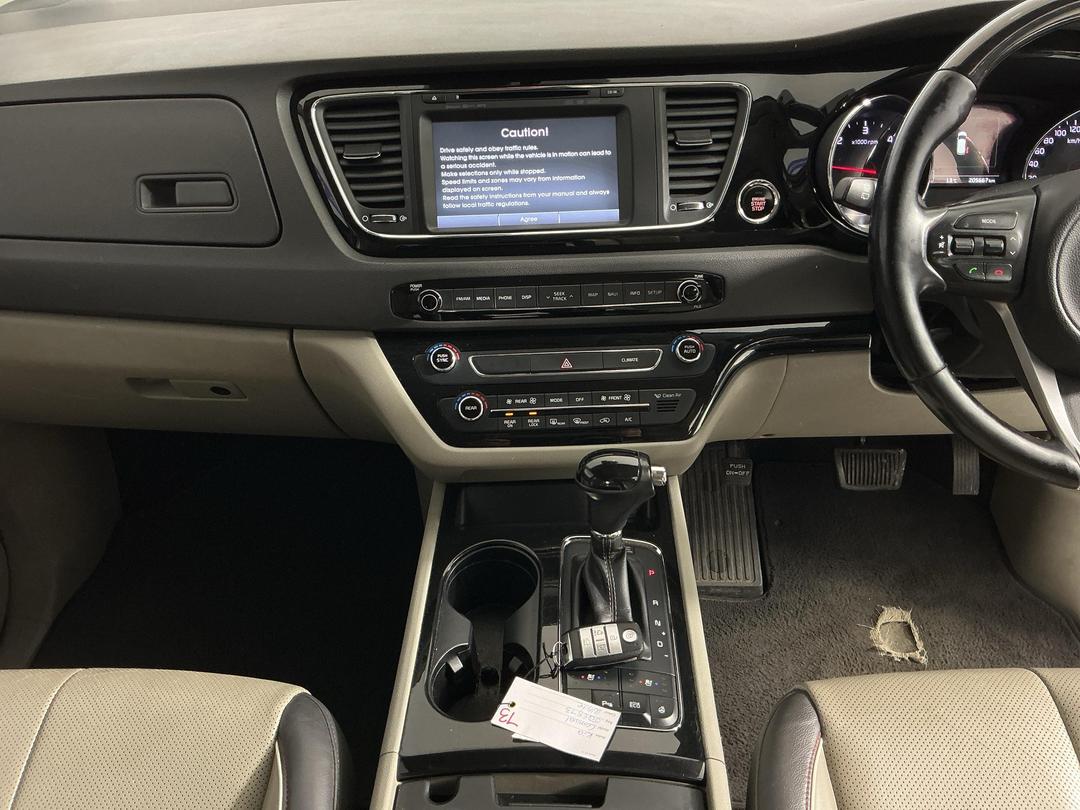 Photo '18' of KIA Carnival