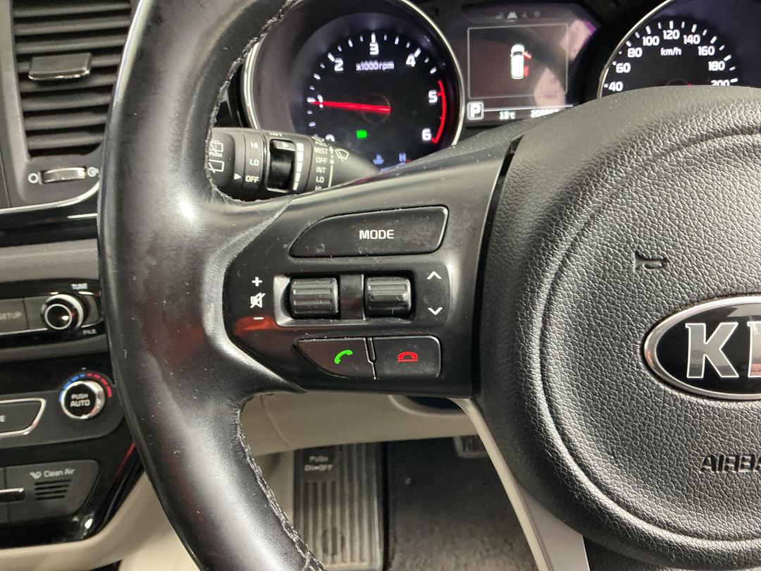 Photo '23' of KIA Carnival