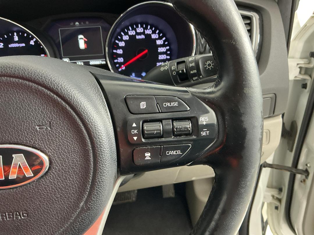 Photo '24' of KIA Carnival