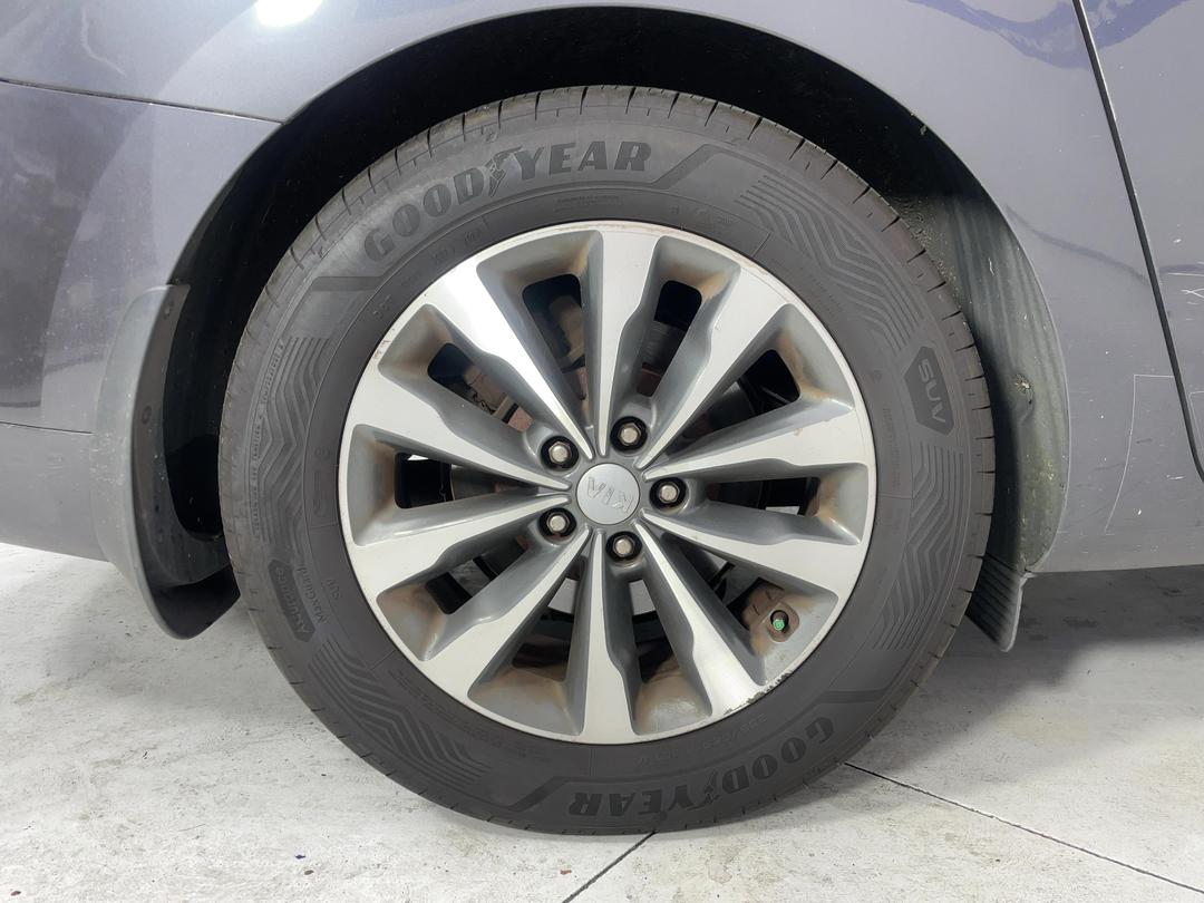 Photo '12' of KIA Carnival