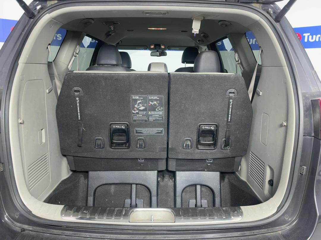 Photo '14' of KIA Carnival