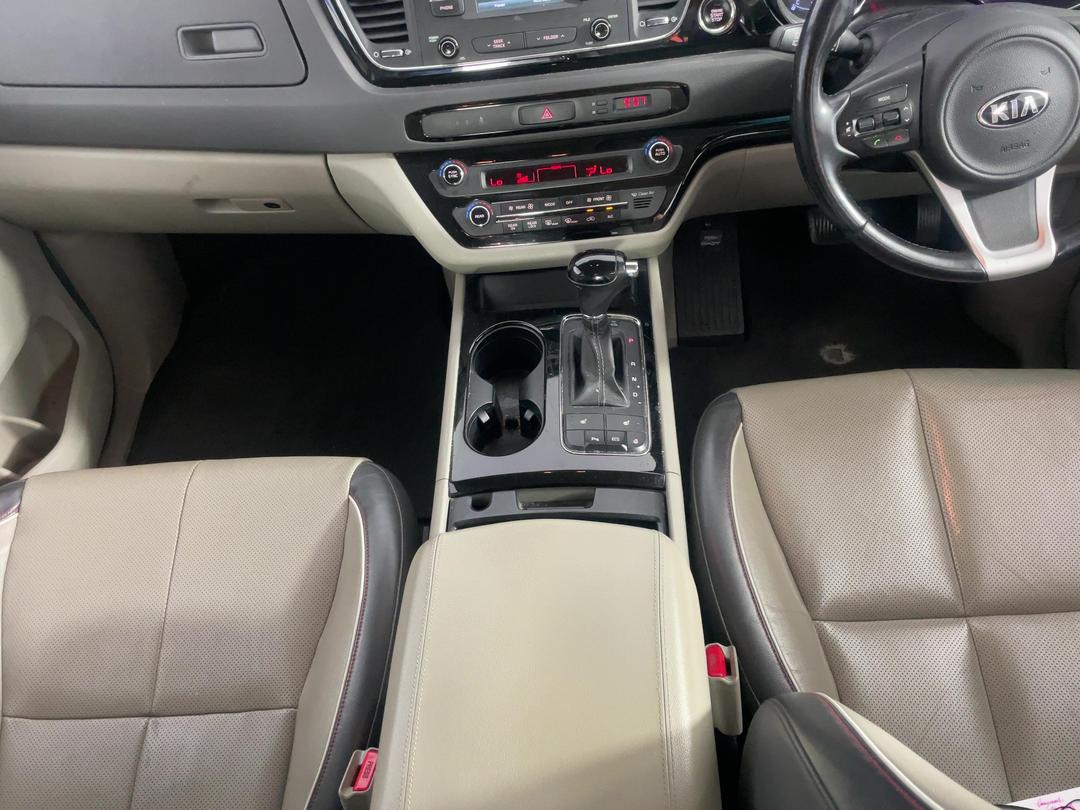 Photo '18' of KIA Carnival
