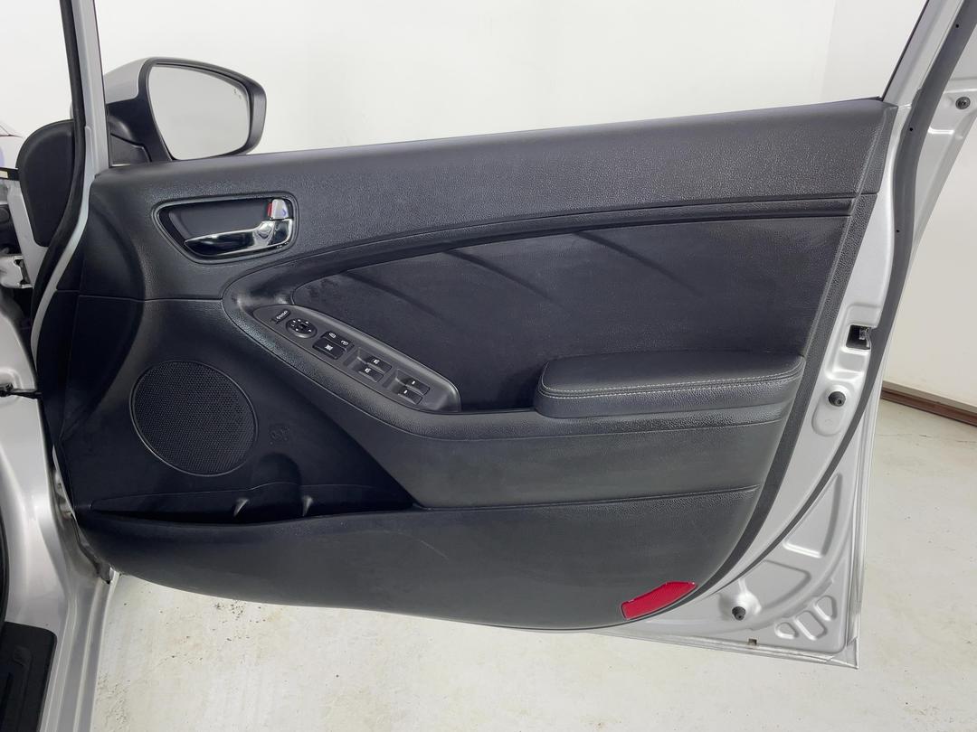 Photo '15' of KIA Cerato