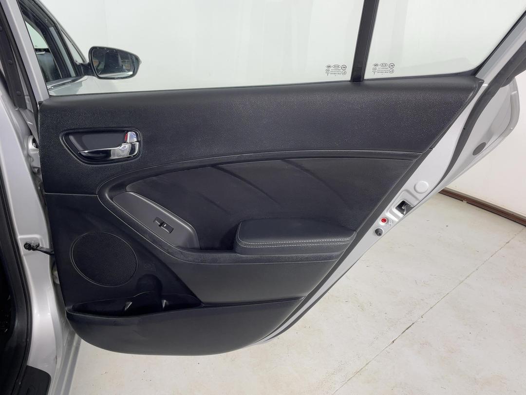 Photo '19' of KIA Cerato