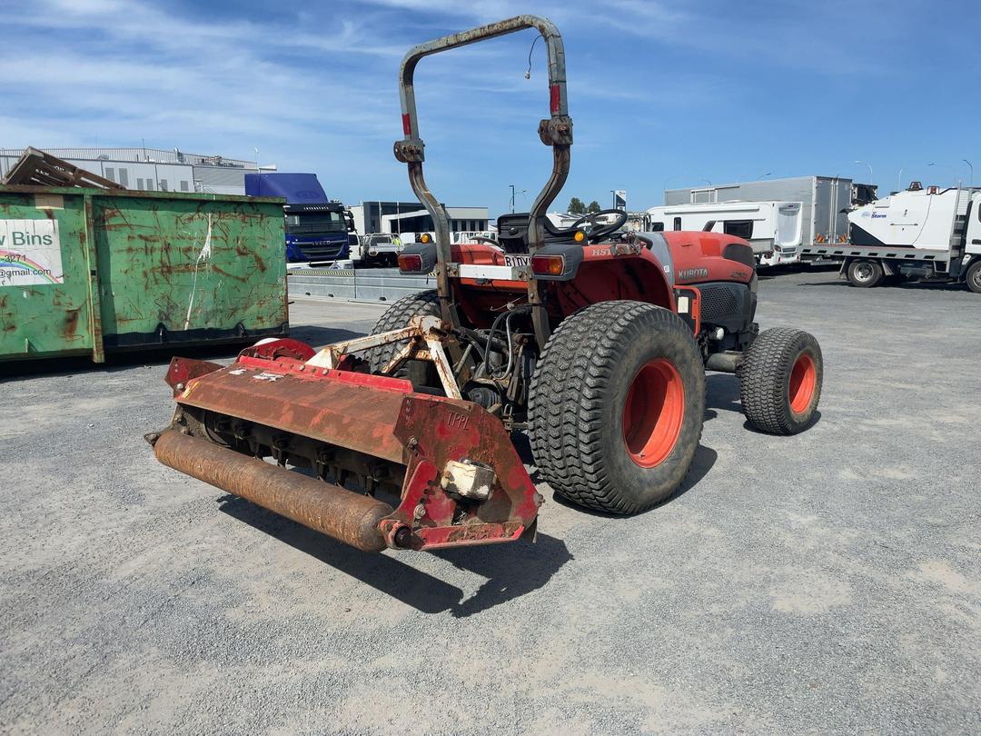 Photo '4' of Kubota L5740 Mower