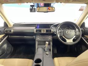 Photo '17' of Lexus IS300H