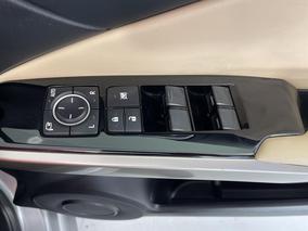 Photo '24' of Lexus IS300H