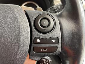 Photo '25' of Lexus IS300H