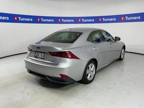Photo '7' of Lexus IS300H